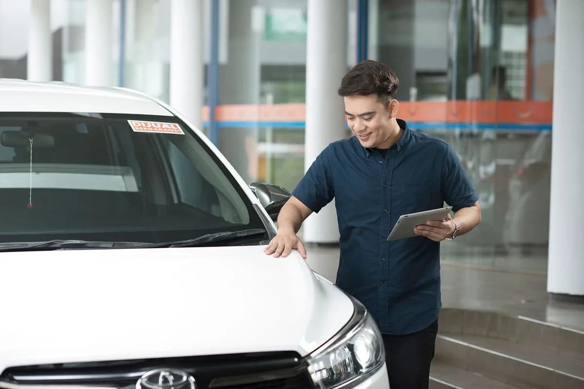 Mobil Bekas Lelang vs Jual ke Dealer Langsung: Mana yang Lebih Cepat Mencairkan Dana?