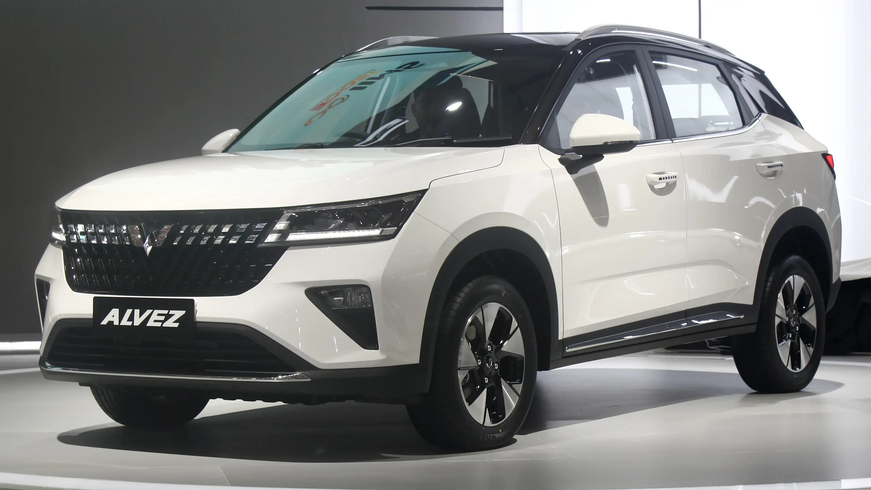 Perbandingan Wuling Alvez vs Suzuki Fronx, Mencari yang Terbaik