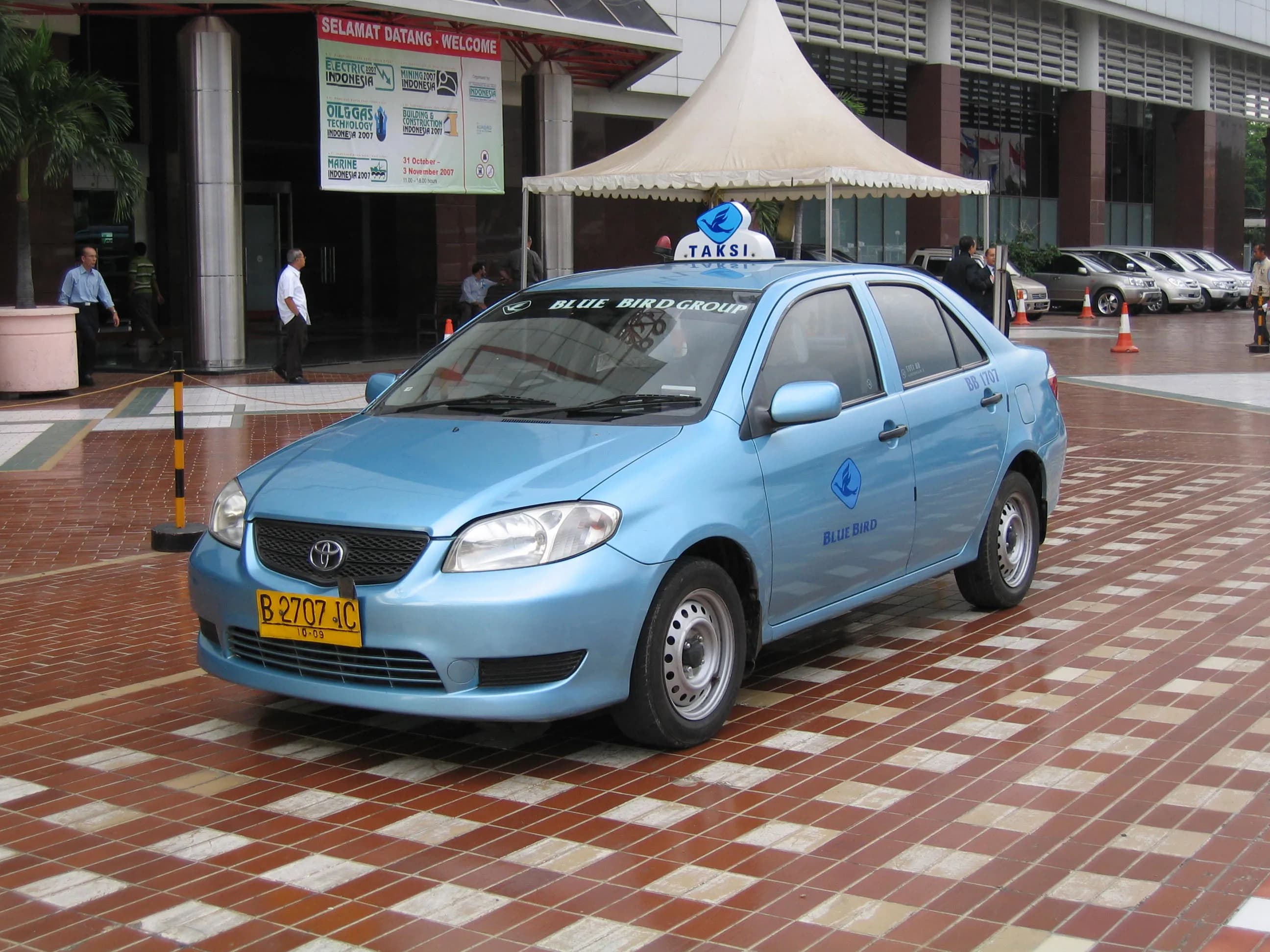 Jual Mobil Eks-Rental atau Eks-Taksi: Pengaruh ke Harga & Cara Jujur Menjualnya