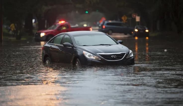 Jual Mobil Bekas Pasca Banjir, Apakah Memungkinkan? Cek Caranya!