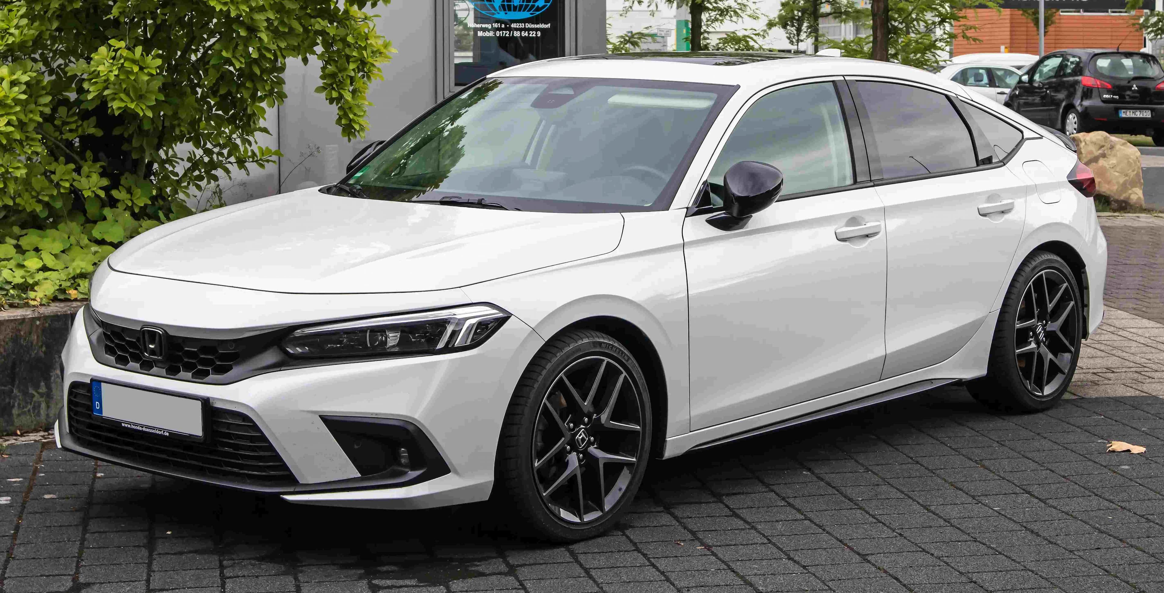 Jual Sedan Bekas 2026: Pasar Menyempit, Begini Cara Tetap Cepat Laku